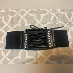 Cute corset looking belt with snaps